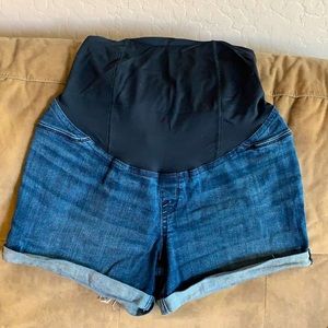 Isabel maternity shorts